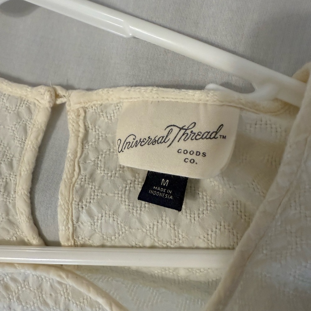 Universal Thread Cream Textured Top - Picture 2 of 3